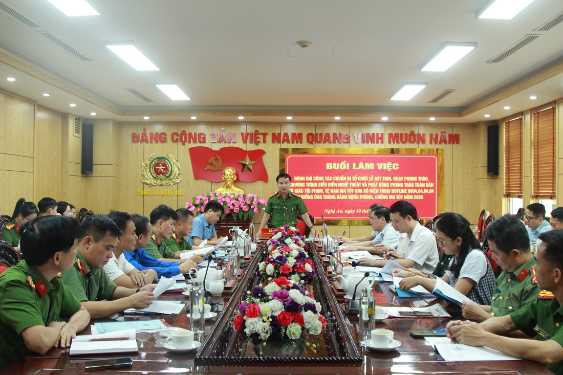 Toàn cảnh buổi làm việc 