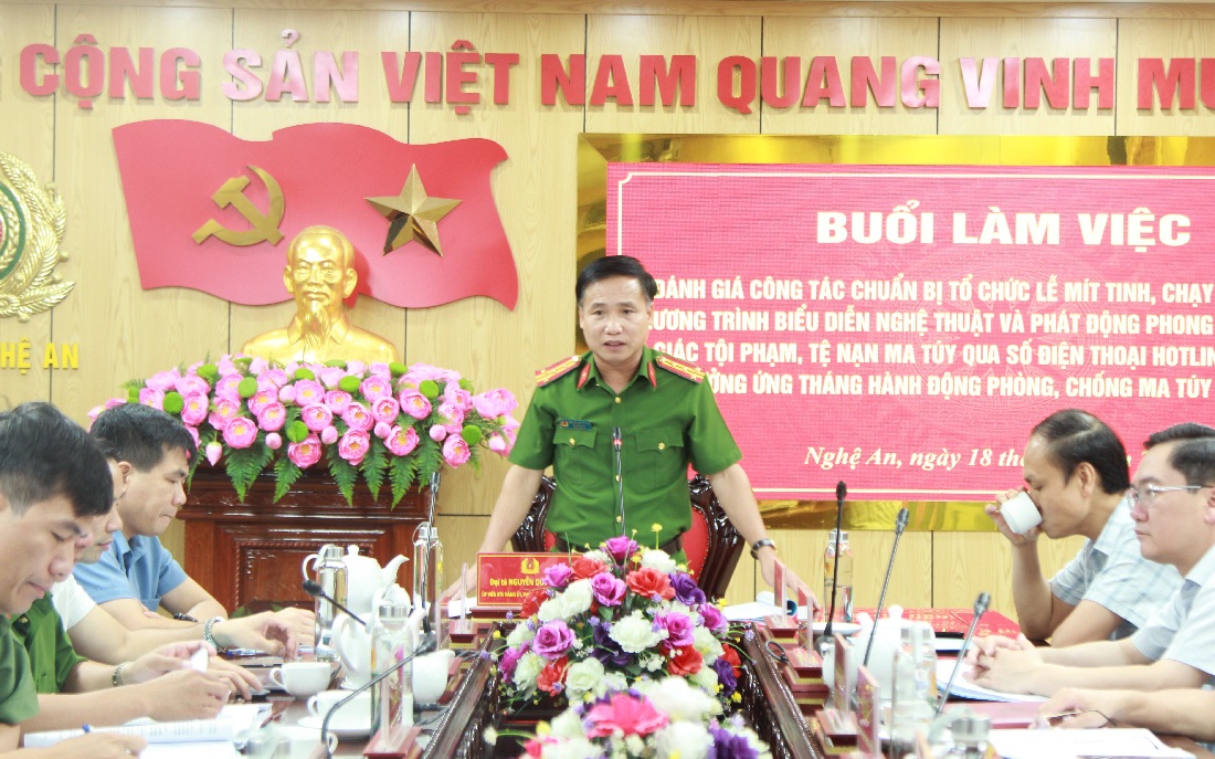 Đồng chí Đại tá Nguyễn Duy Thanh, Ủy viên Ban Thường vụ Đảng ủy, Phó Giám đốc Công an tỉnh phát biểu chỉ đạo tại buổi làm việc
