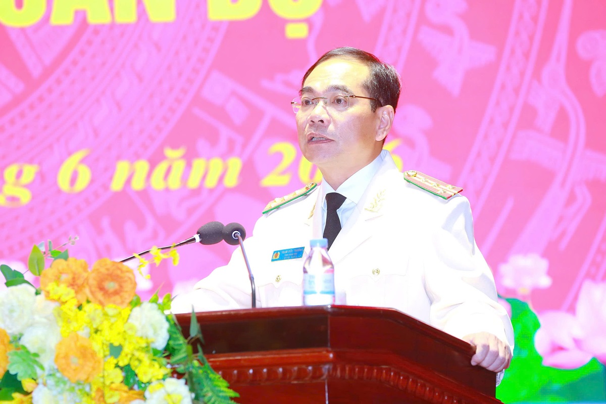 Đồng chí Đại tá Phạm Hữu Trường, Phó Giám đốc Công an tỉnh Nghệ An phát biểu nhận nhiệm vụ