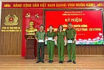 Công an phường Cửa Lò tặng quà nhân Kỷ niệm 80 năm Ngày truyền thống lực lượng An ninh nhân dân