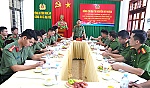 Đồng chí Đại tá Nguyễn Huy Khích, Phó Giám đốc Công an tỉnh làm việc với Công an xã Đại Huệ