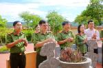 Công an tỉnh Nghệ An dâng hương tưởng niệm các Anh hùng liệt sĩ và cố Tổng Bí thư Lê Duẩn