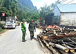 Công an xã Châu Tiến ra quân giải tỏa hành lang an toàn giao thông