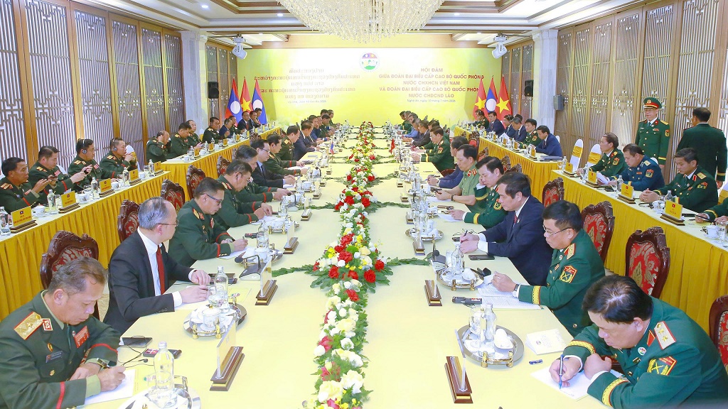 Đồng chí Thứ trưởng Lê Văn Tuyến tham dự Hội đàm giữa Bộ trưởng Bộ Quốc phòng Việt Nam và Bộ trưởng Bộ Quốc phòng Lào