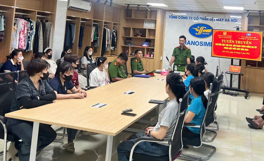Khuyến cáo doanh nghiệp tăng cường chấp hành pháp luật lao động, cải thiện điều kiện làm việc cho người lao động trong thời tiết nắng nóng kéo dài