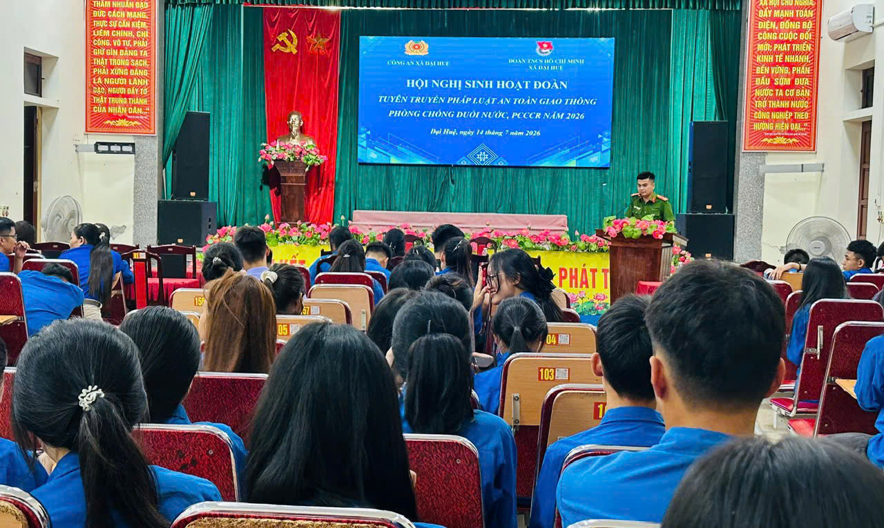 Công an xã Đại Huệ tuyên truyền, phổ biến pháp luật cho đoàn viên, thanh niên