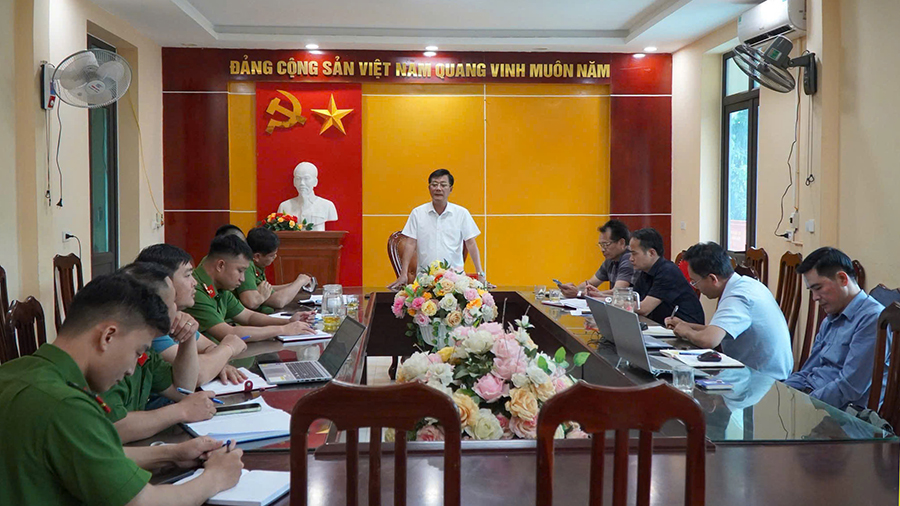UBND xã Môn Sơn làm việc với Công an xã về công tác bảo đảm ANTT