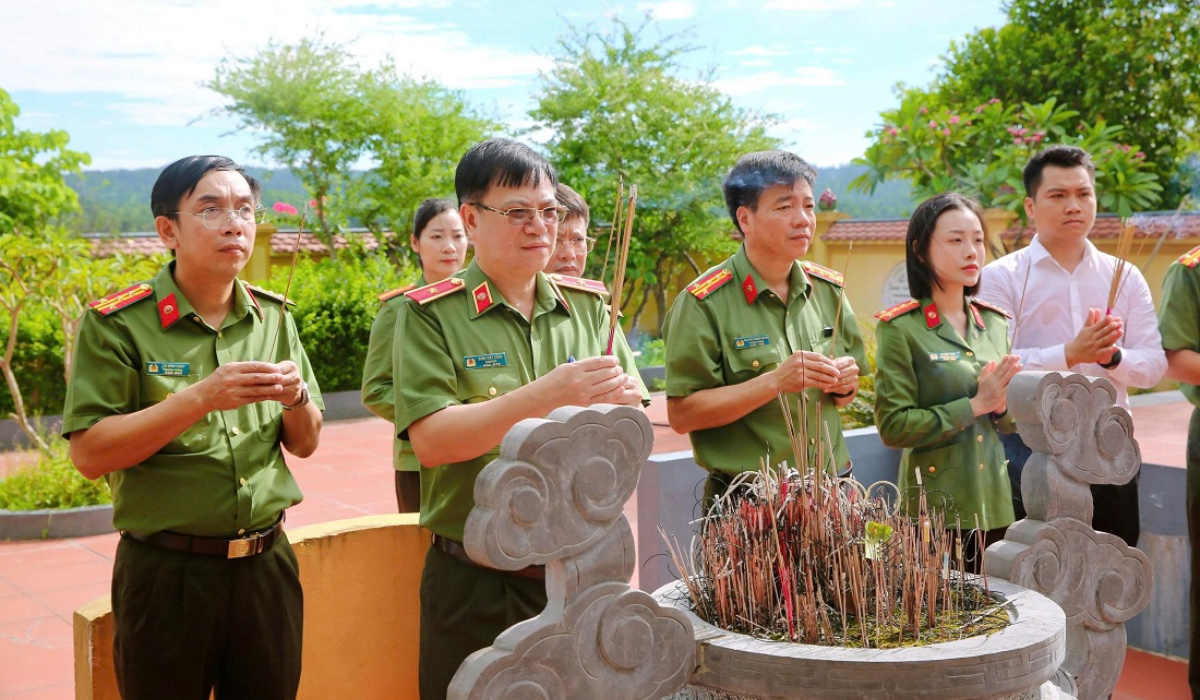 Tháng Bảy trọn nghĩa tri ân