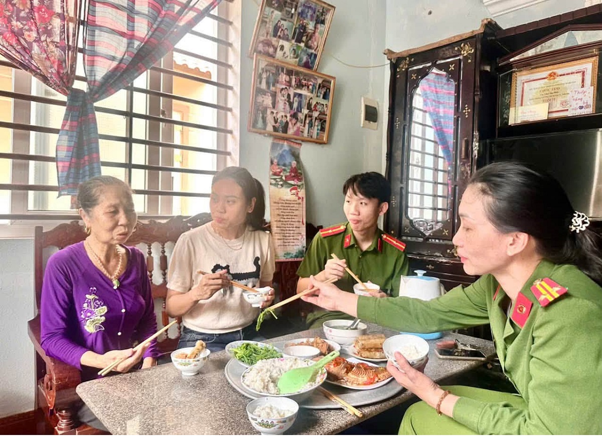 Mâm cơm tri ân - gửi trọn tấm lòng đến những người có công với cách mạng