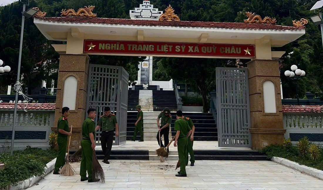 Công an xã Quỳ Châu tổng dọn vệ sinh, chỉnh trang khuôn viên nghĩa trang liệt sĩ