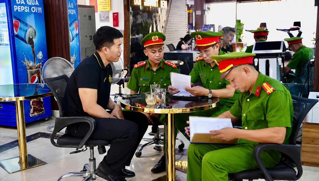 Công an phường Vinh Phú giải tỏa vi phạm, xây dựng mô hình 