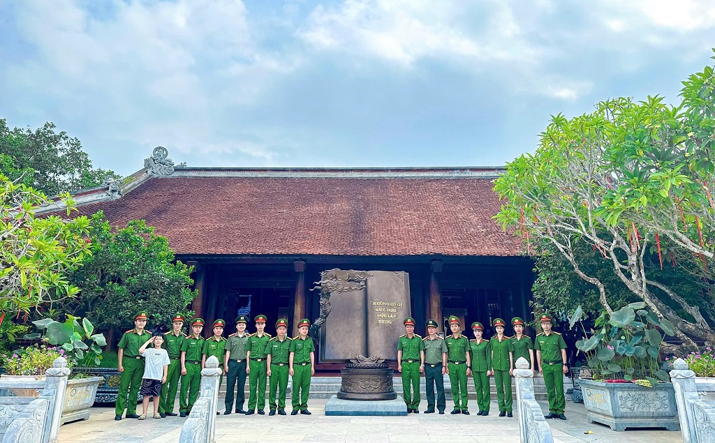 Công an phường Vinh Hưng tổ chức chuỗi hoạt động tri ân nhân Ngày Thương binh - Liệt sĩ 27/7