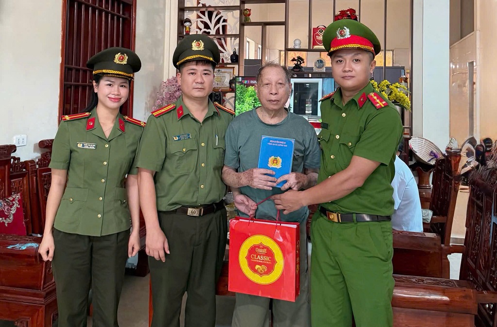 Công an xã Quỳnh Tam tổ chức nhiều hoạt động nhân kỷ niệm 79 năm Ngày Thương binh - Liệt sĩ
