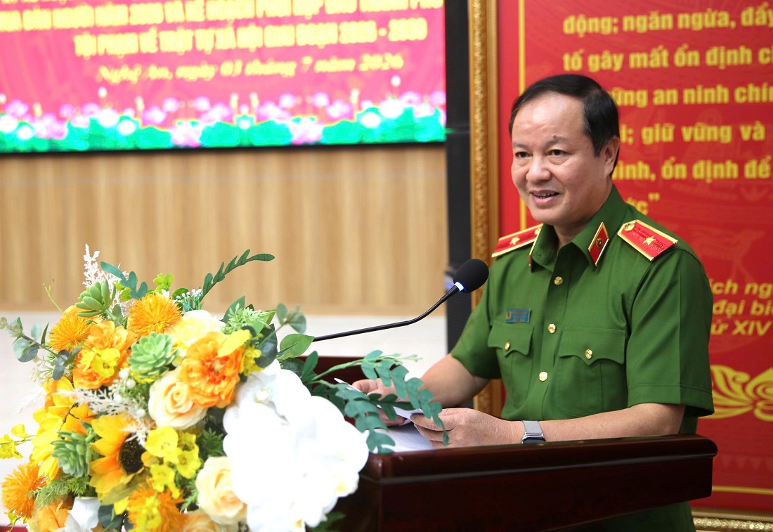 Đồng chí Thiếu tướng Phan Mạnh Trường, Phó Cục trưởng Cục Cảnh sát hình sự Bộ Công an phát biểu tại Hội nghị