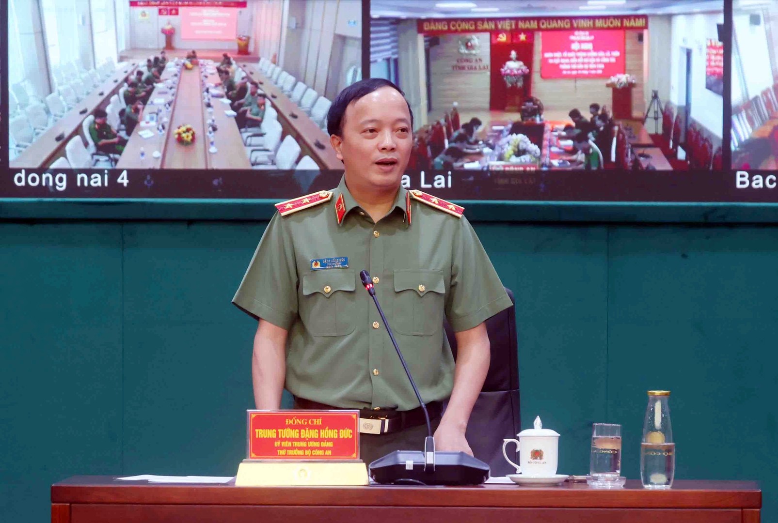 Trung tướng Đặng Hồng Đức, Ủy viên Trung ương Đảng, Thứ trưởng Bộ Công an, Trưởng ban Ban Chỉ huy Phòng thủ dân sự Bộ Công an phát biểu chỉ đạo tại Hội nghị