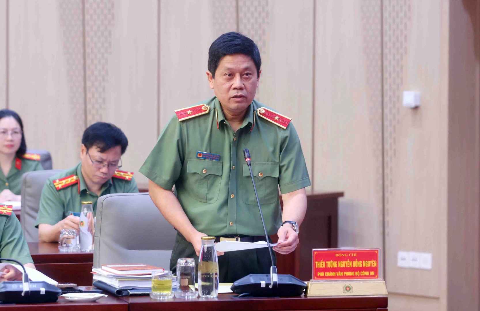 Thiếu tướng Nguyễn Hồng Nguyên, Phó Chánh Văn phòng Bộ Công an, Phó Trưởng ban Thường trực Ban Chỉ huy Phòng thủ dân sự Bộ Công an phát biểu tại Hội nghị