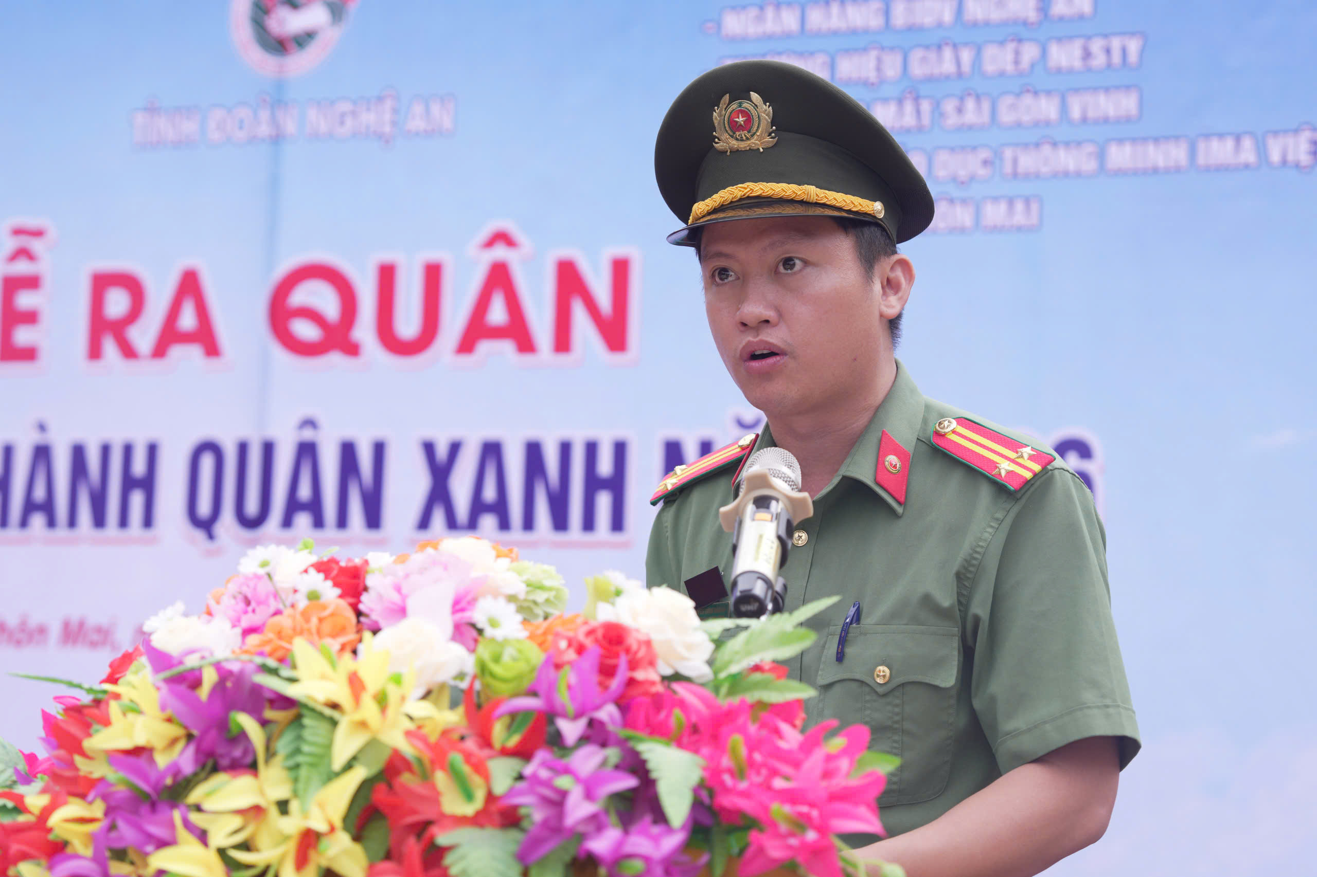 Trung tá Nguyễn Đình Khánh, Trưởng Ban Thanh niên Công an tỉnh phát biểu hưởng ứng