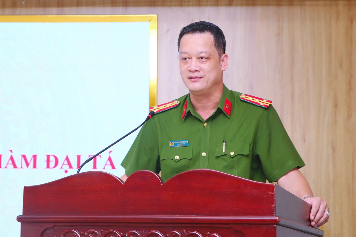 Đồng chí Đại tá Nguyễn Đức Cường, Ủy viên Ban Thường vụ Đảng ủy, Phó Giám đốc Công an tỉnh phát biểu tại buổi lễ