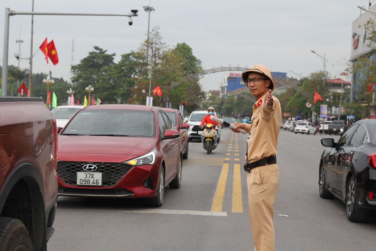 CSGT Công an Nghệ An phân luồng giao thông