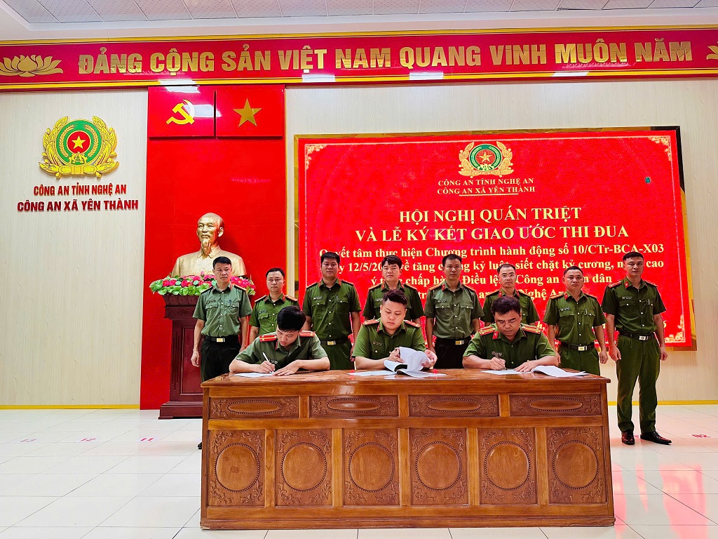 Công an xã tổ chức kí giao ước thi đua