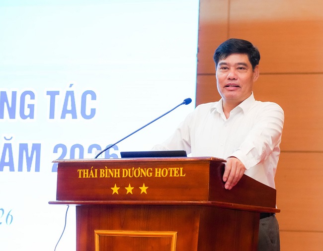 PGS.TS Lê Văn Cường - Phó Viện trưởng Viện Xây dựng Đảng, Học viện Chính trị Quốc gia Hồ Chí Minh truyền đạt chuyên đề công tác tuyên giáo và dân vận ở xã, phường trong bối cảnh hiện nay