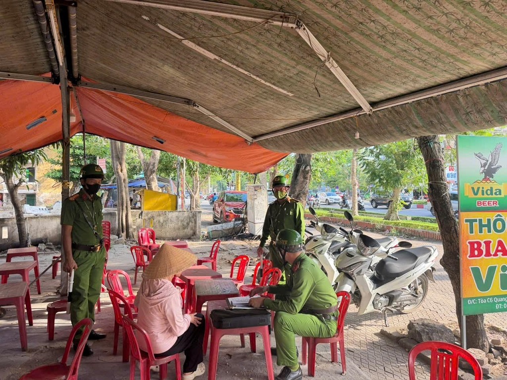 Ký cam kết chấp hành quy định pháp luật