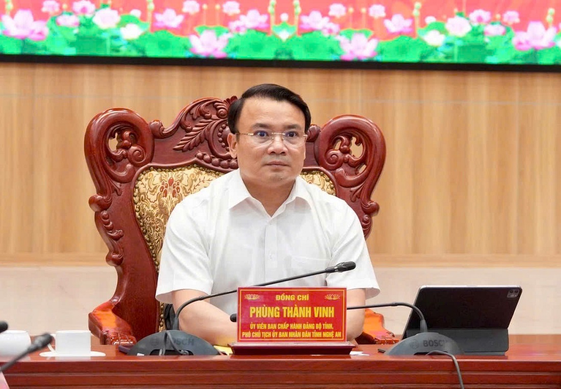 Đồng chí Phùng Thành Vinh, Ủy viên Ban Chấp hành Đảng bộ tỉnh, Phó Chủ tịch UBND tỉnh Nghệ An chủ trì Hội nghị tại điểm cầu Công an tỉnh Nghệ An