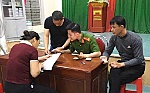 Công an phường Vinh Lộc hỗ trợ người dân thực hiện thủ tục hành chính trên môi trường điện tử