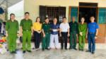 Công an phường Thái Hòa thăm, tặng quà thương binh
