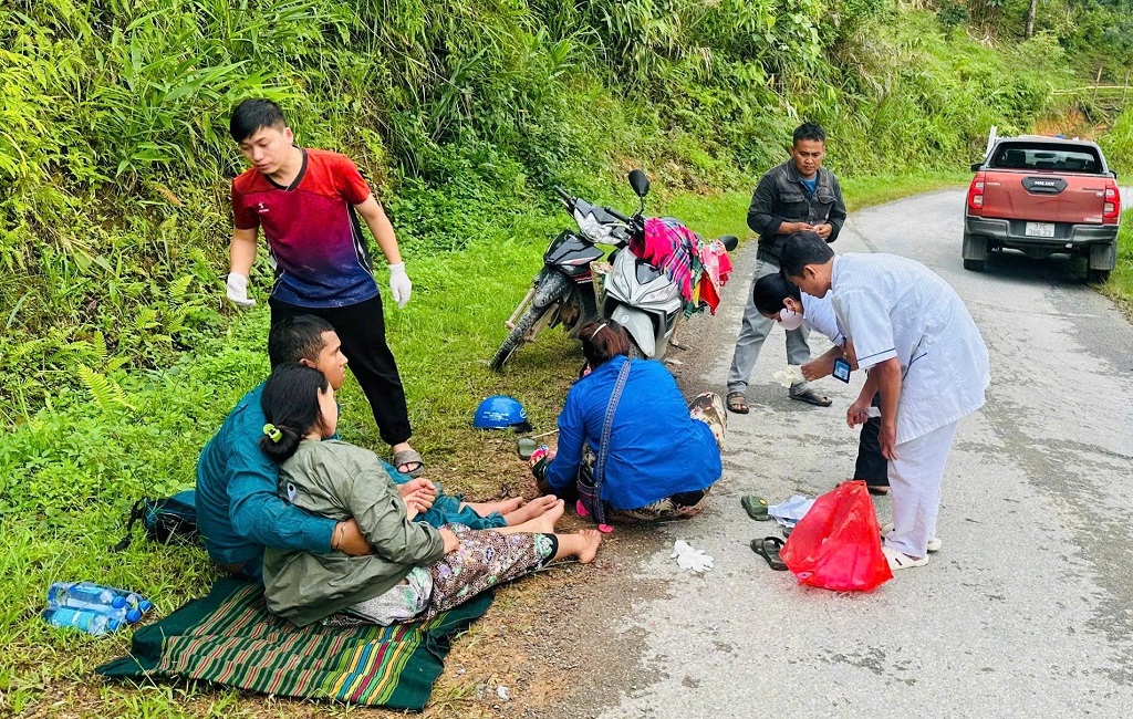 Kịp thời phối hợp hỗ trợ sản phụ vượt cạn an toàn giữa đường