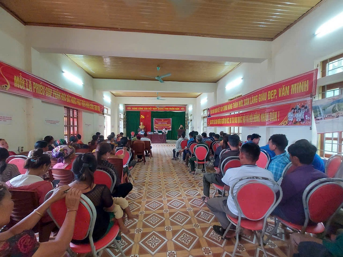Công an xã Hữu Kiệm tuyên truyền, hướng dẫn Dịch vụ công trực tuyến và bảo đảm ANTT trên không gian mạng