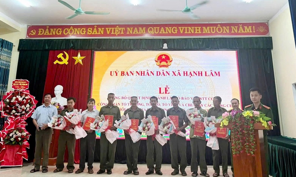 Xã Hạnh Lâm công bố Quyết định thành lập Tổ tham gia bảo vệ an ninh, trật tự ở cơ sở
