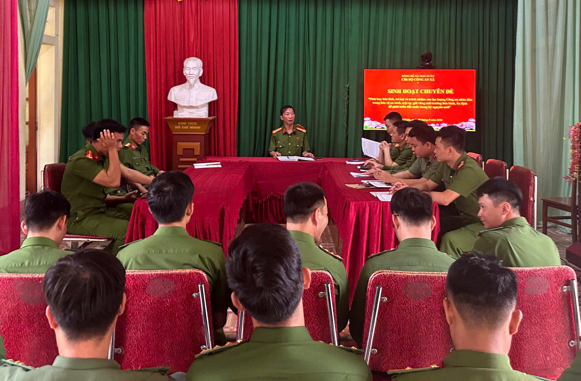 Công an xã Giai Xuân tổ chức sinh hoạt chuyên đề 