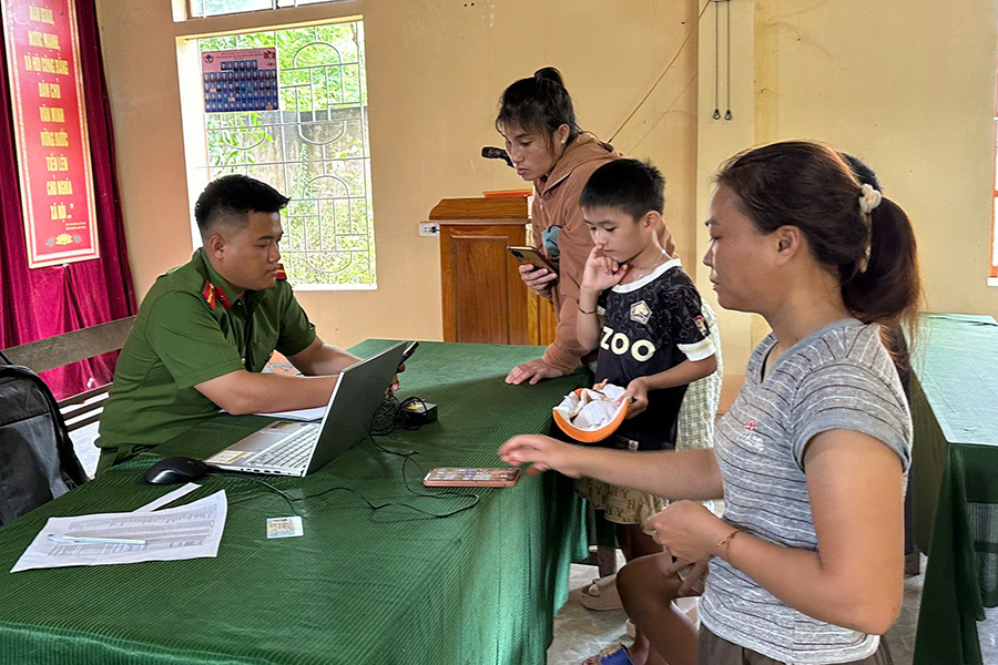 Tăng cường hỗ trợ người dân kích hoạt định danh điện tử