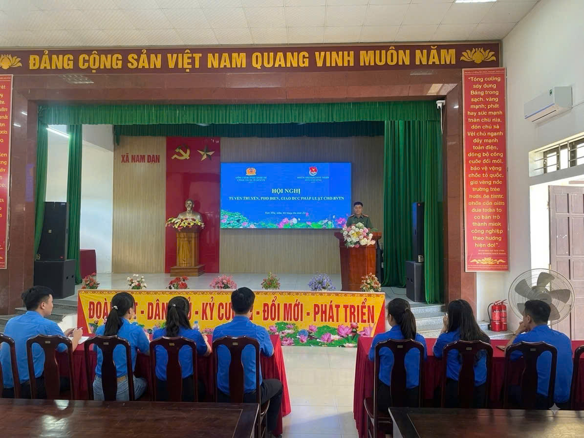 Công an xã Nam Đàn tuyên truyền, phổ biến, giáo dục pháp luật cho đoàn viên, thanh niên