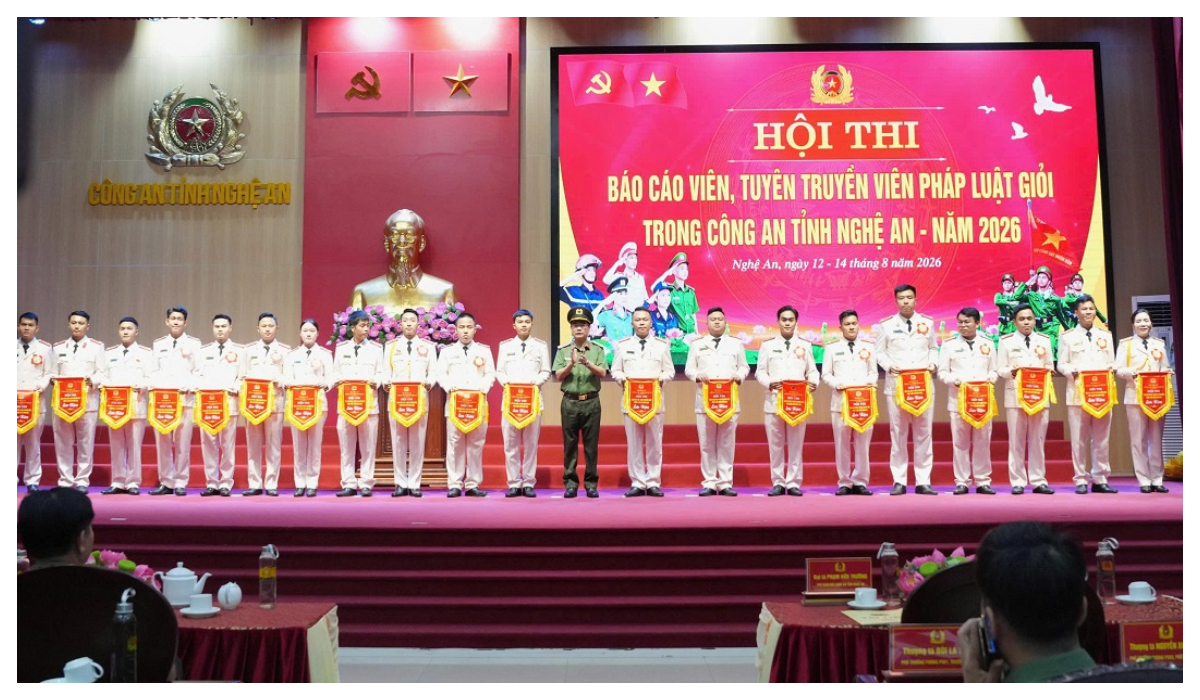 Khai mạc Hội thi Báo cáo viên, tuyên truyền viên pháp luật giỏi trong Công an Nghệ An năm 2026