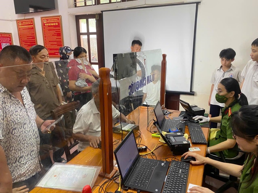 Đẩy mạnh chuyển đổi số, nâng cao hiệu quả công tác, phục vụ tốt nhất nhu cầu của Nhân dân