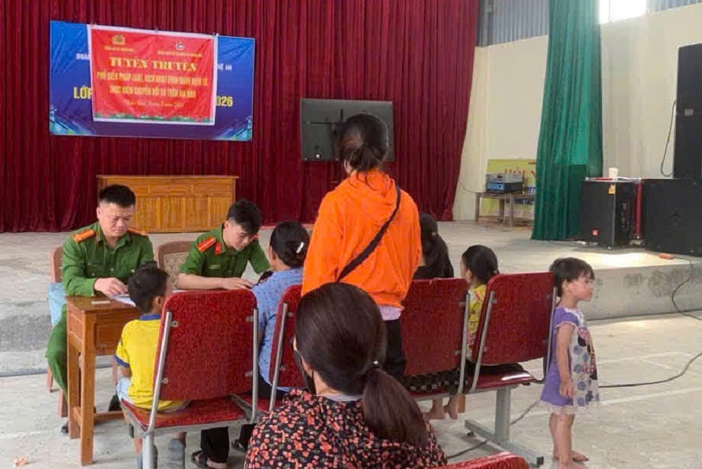 Tăng cường hỗ trợ người dân kích hoạt định danh điện tử