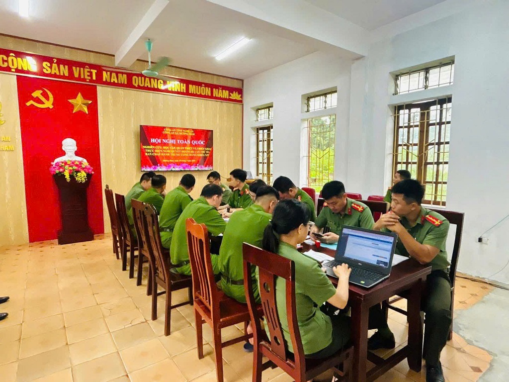 Công an xã Mường Ham tổ chức Hội nghị tham gia học tập Nghị quyết