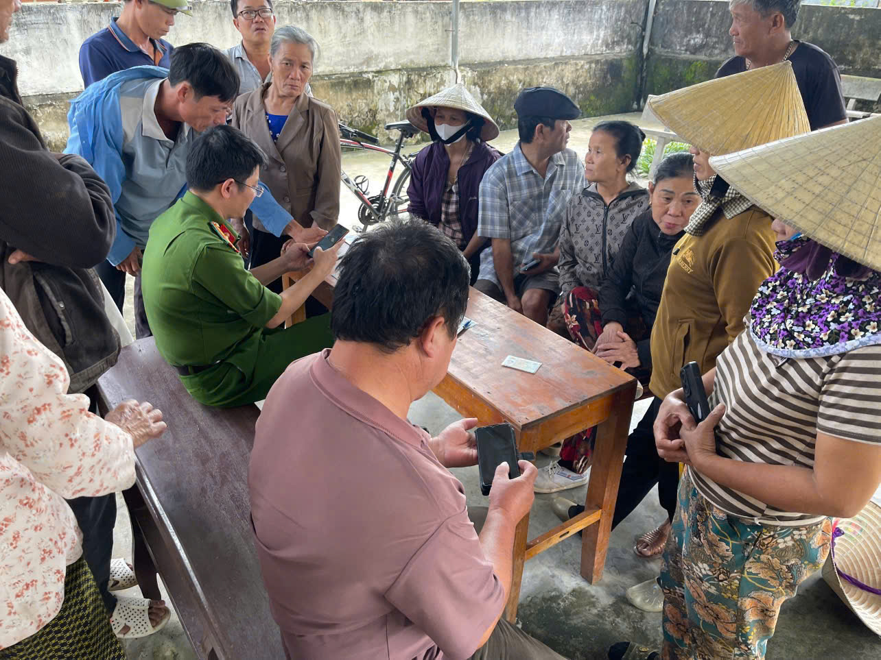 Tăng cường hỗ trợ người dân kích hoạt định danh điện tử