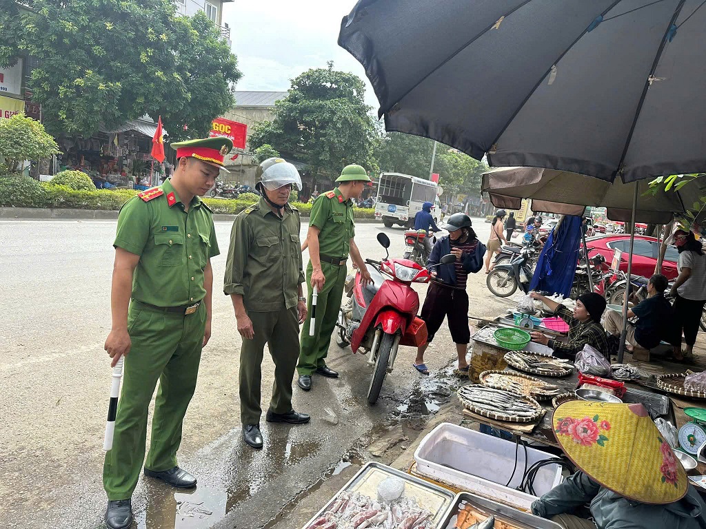 Ra quân giải toả vi phạm, chống tái lấn chiếm hành lang ATGT năm 2026