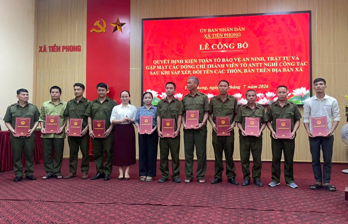 Công bố Quyết định kiện toàn lực lượng tham gia bảo vệ an ninh, trật tự ở cơ sở