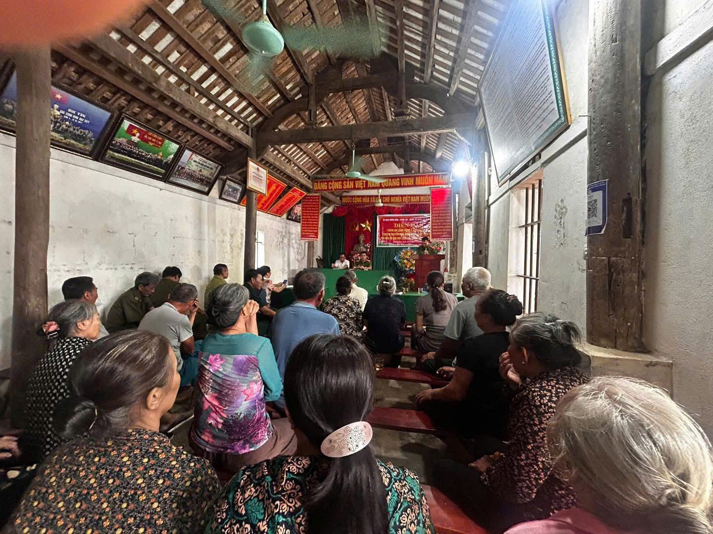 Tổ chức diễn đàn 