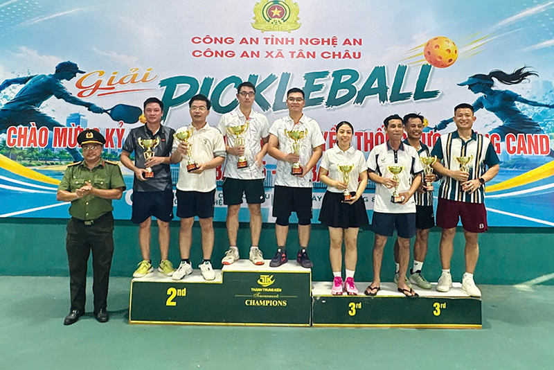 Sôi nổi giải Pickleball