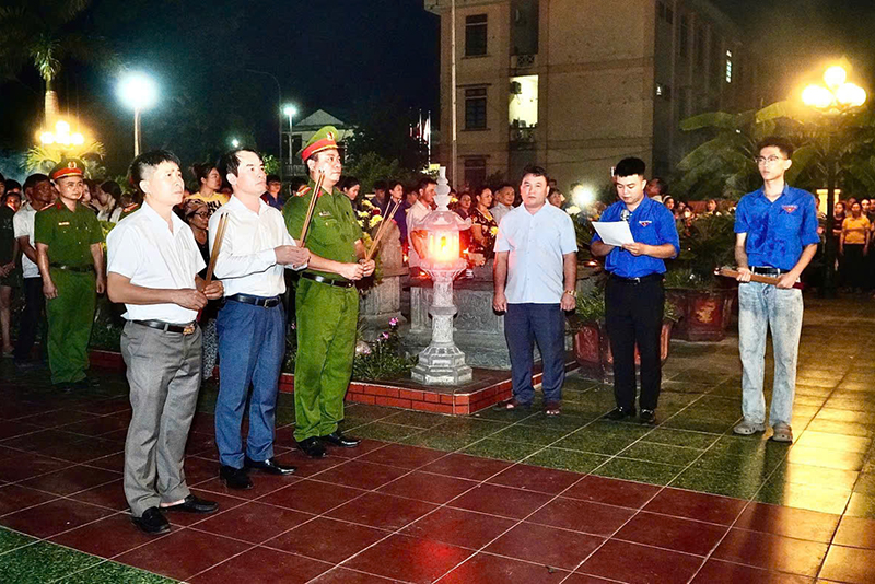 Dâng hoa, dâng hương tri ân các Anh hùng liệt sĩ