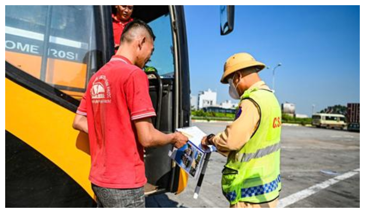 Bổ sung một số quy định nhằm tăng cường bảo đảm an toàn cho trẻ khi tham gia giao thông, siết chặt quản lý hoạt động kinh doanh vận tải