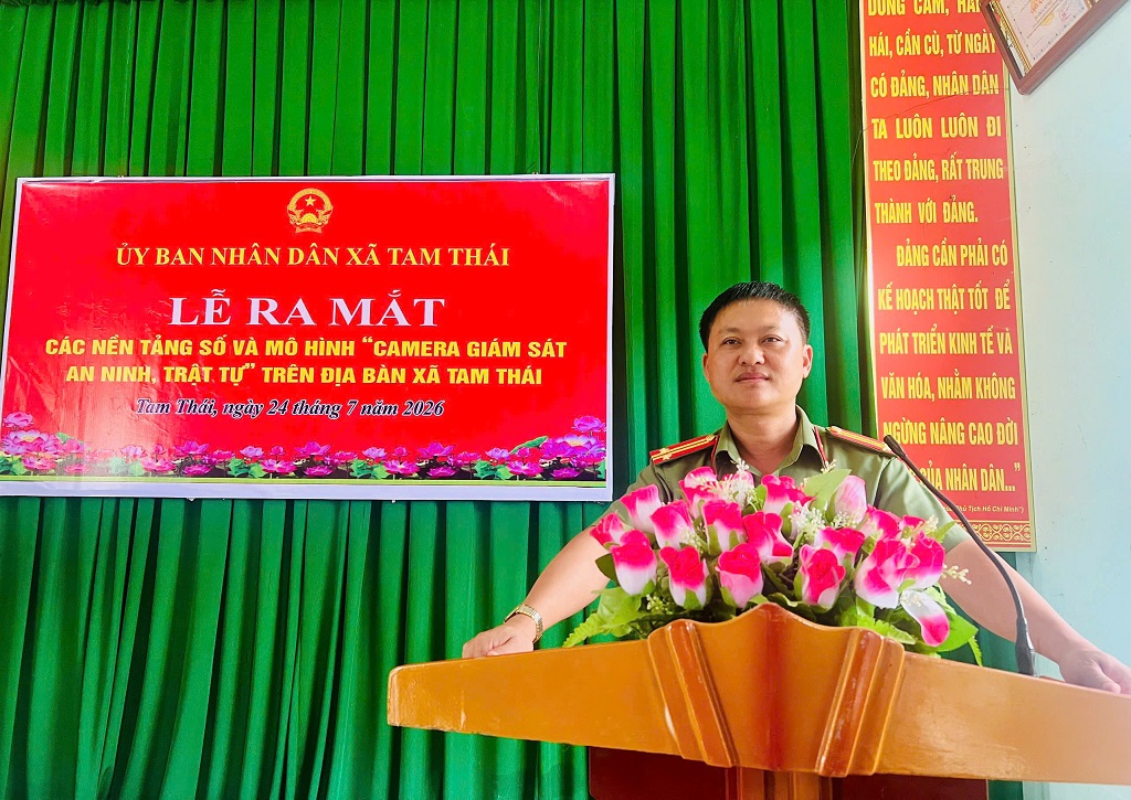 Chỉ huy Công an xã phát biểu