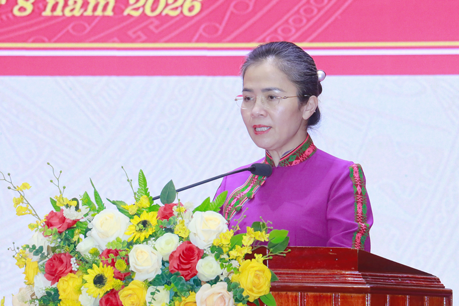 Đồng chí Võ Thị Minh Sinh - Phó Bí thư Tỉnh ủy, Chủ tịch Ủy ban Mặt trận Tổ quốc Việt Nam tỉnh Nghệ An phát biểu tại Ngày hội