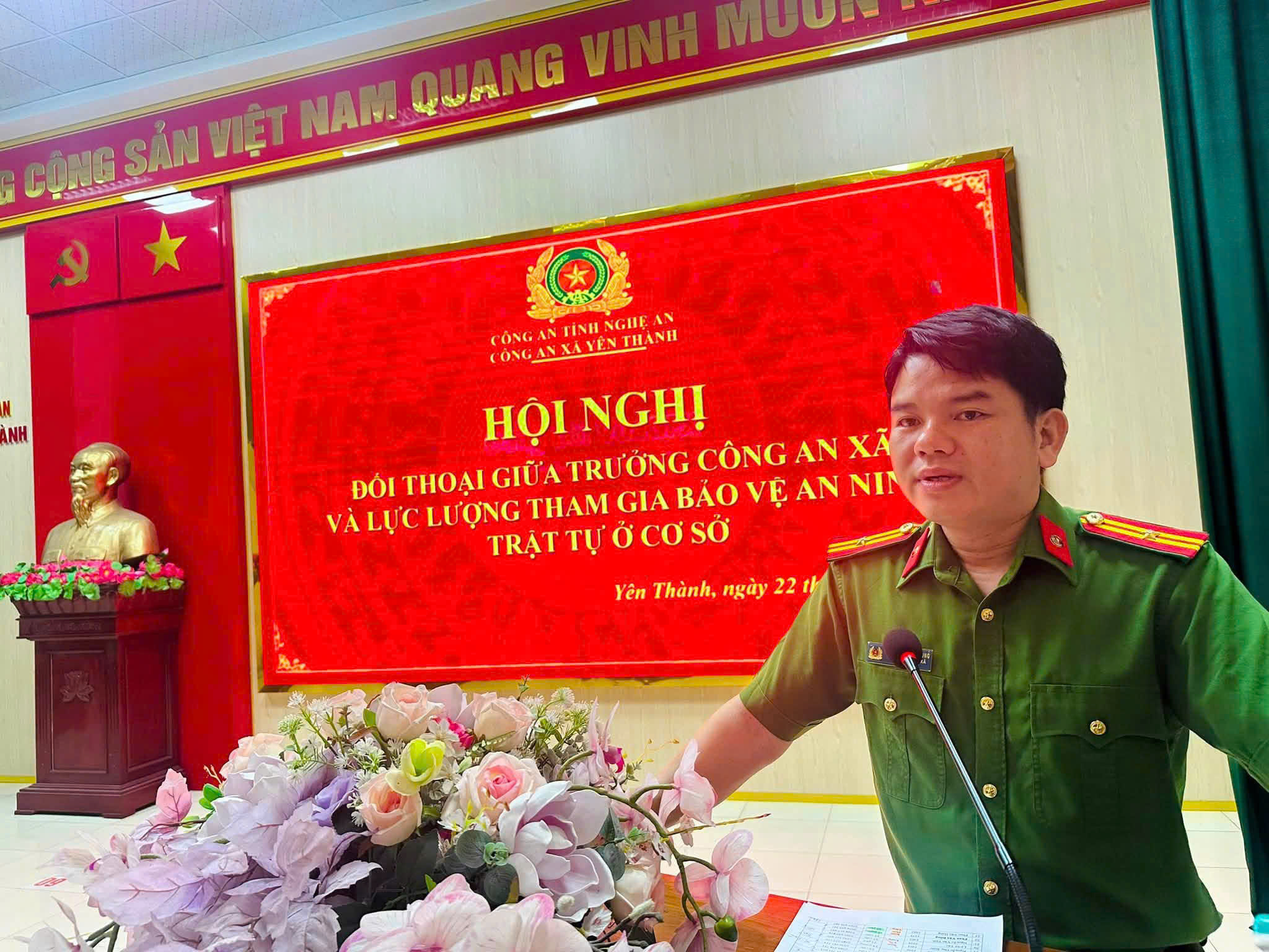 Công an xã phát biểu tại Hội nghị