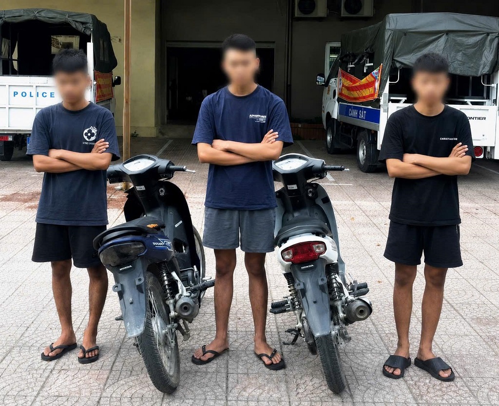 Nhóm đối tượng cùng tang vật tại Cơ quan Công an